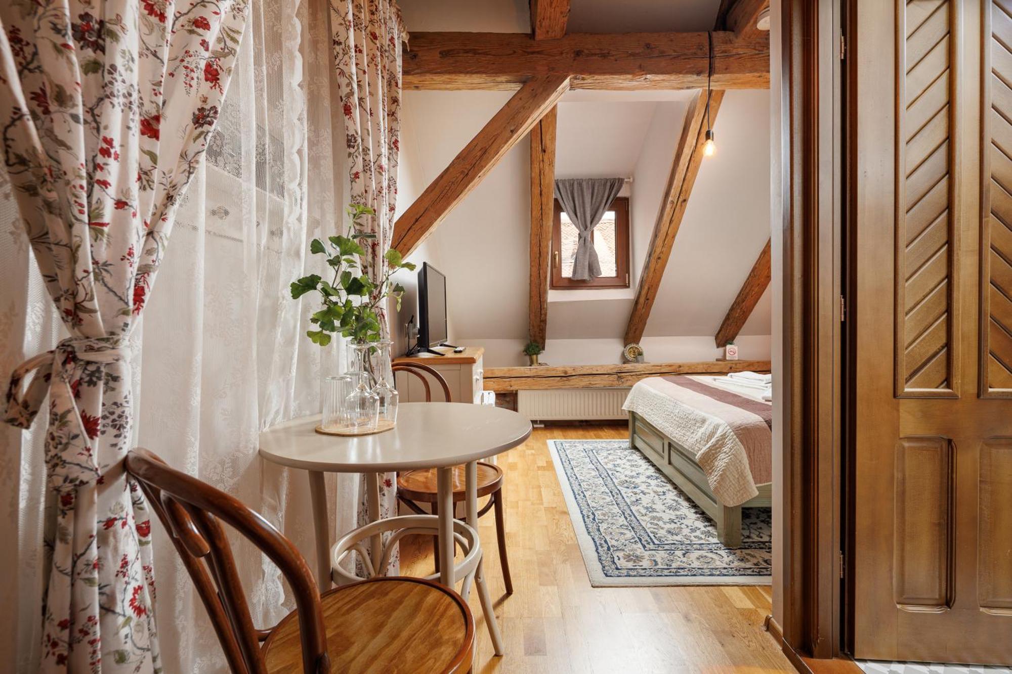 فندق Wood House Republicii براشوف المظهر الخارجي الصورة