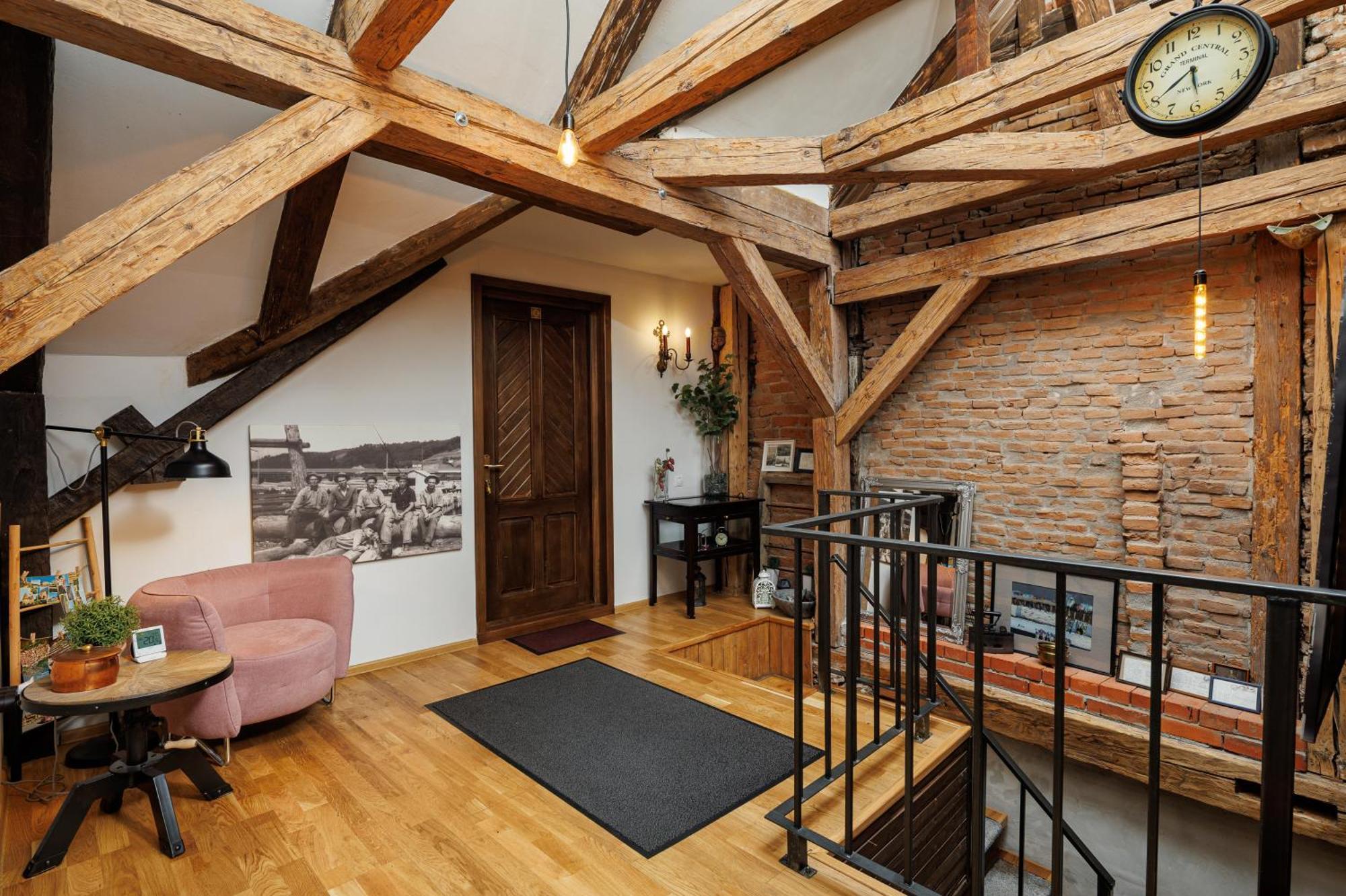 فندق Wood House Republicii براشوف المظهر الخارجي الصورة